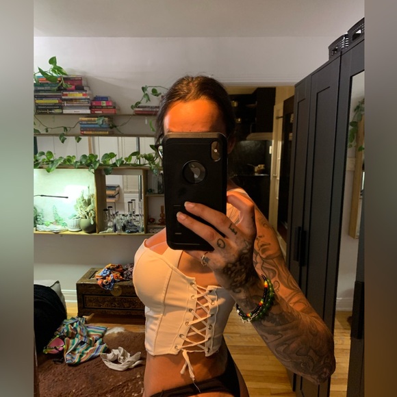 White top - Picture 3 of 3